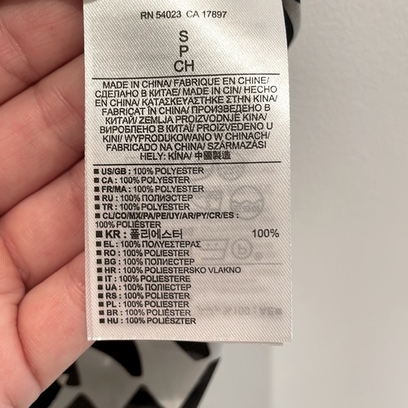 Banana Republic Chevron Patterned Tank. Colour: Black/White - Picture 6 of 6